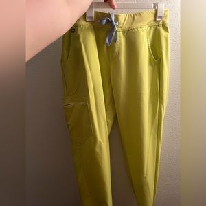 Barely worn figs citrine Zamora jogger scrub pants-size large